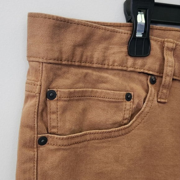 👖 Men’s Tan Jeans – Size 38x30, NWT, Classic Fit, Versatile Style - Picture 2 of 11
